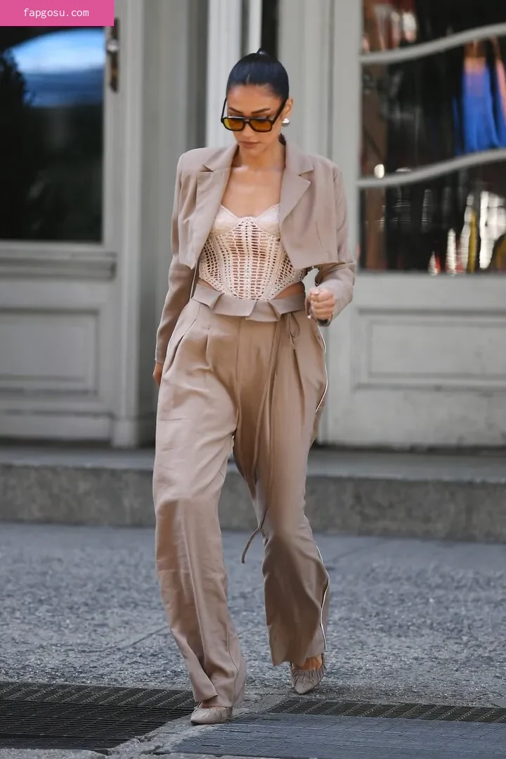 Shay Mitchell - Photo #332
