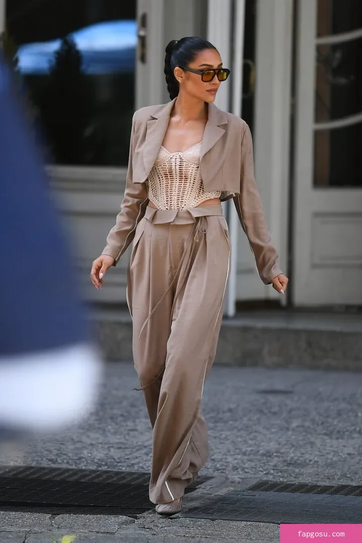 Shay Mitchell - Photo #333