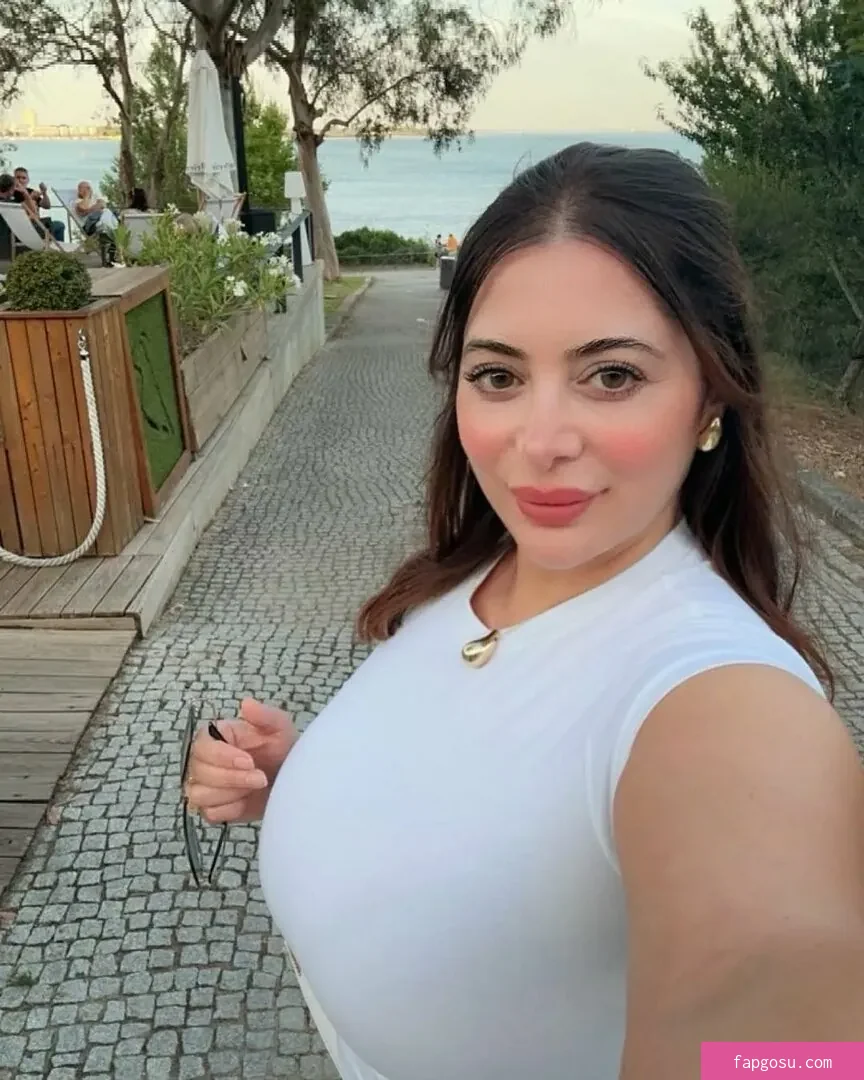 Sara Paris