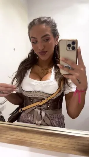 Sophie Pawlica content