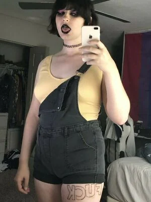 Scarlet Skeie content