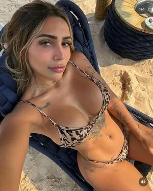 Suellen Souz content
