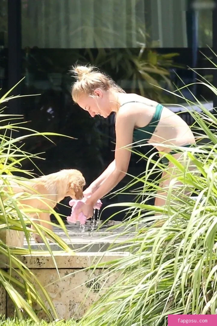 Sophie Turner - Photo #324