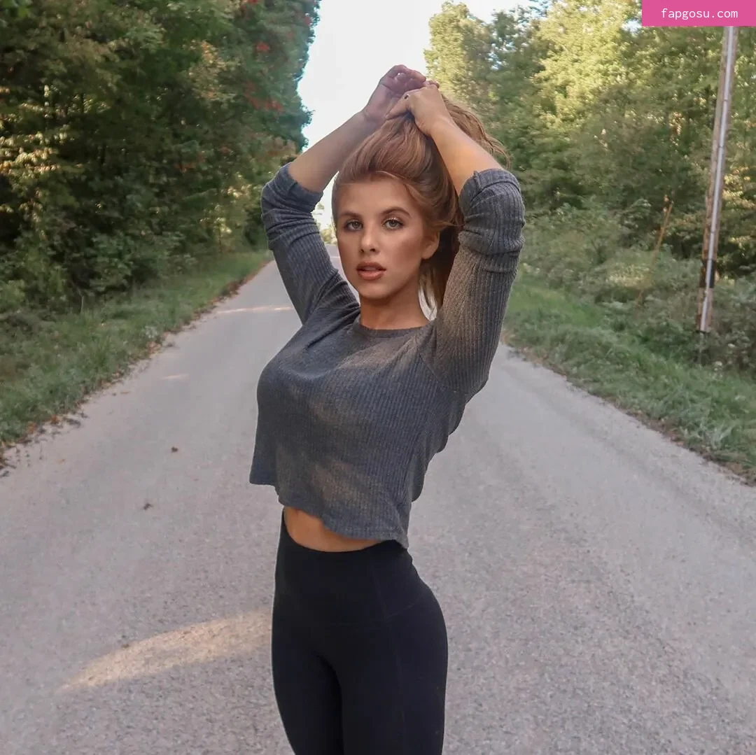 Samantha Vicha - Photo #5