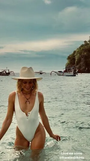 Shantel VanSanten