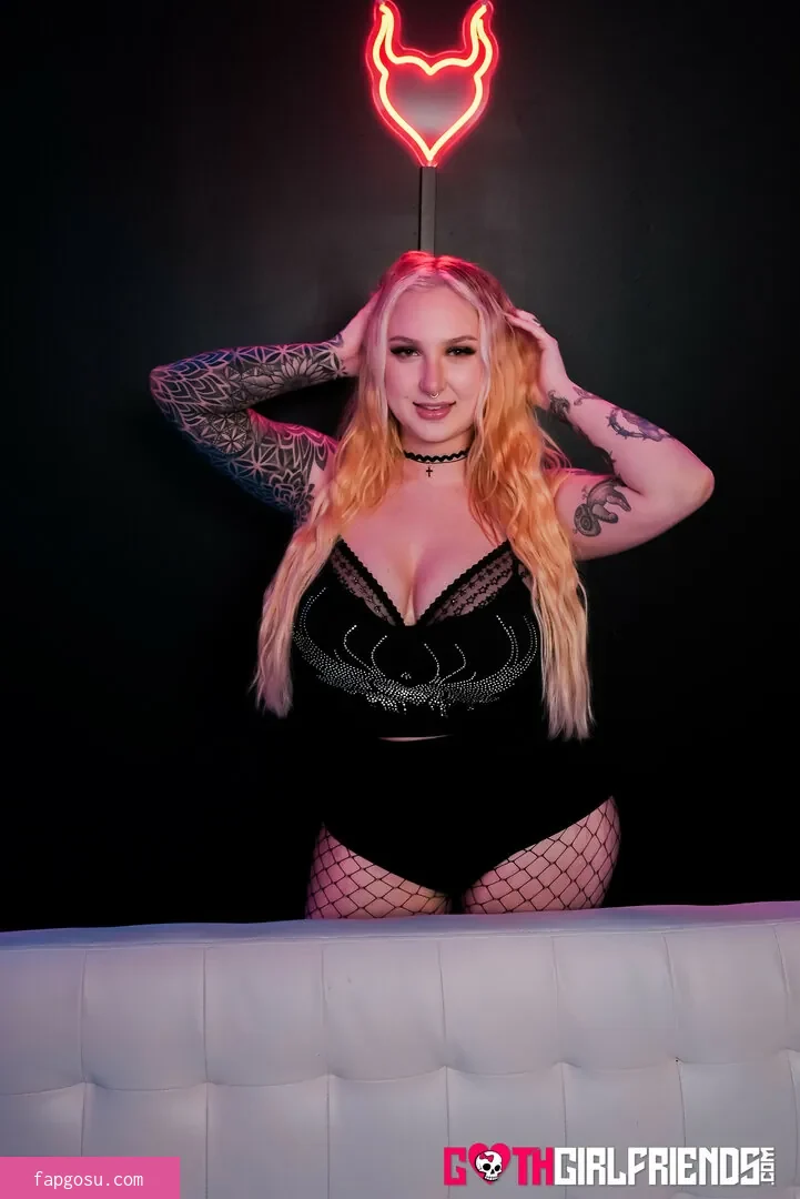Skylar Vox