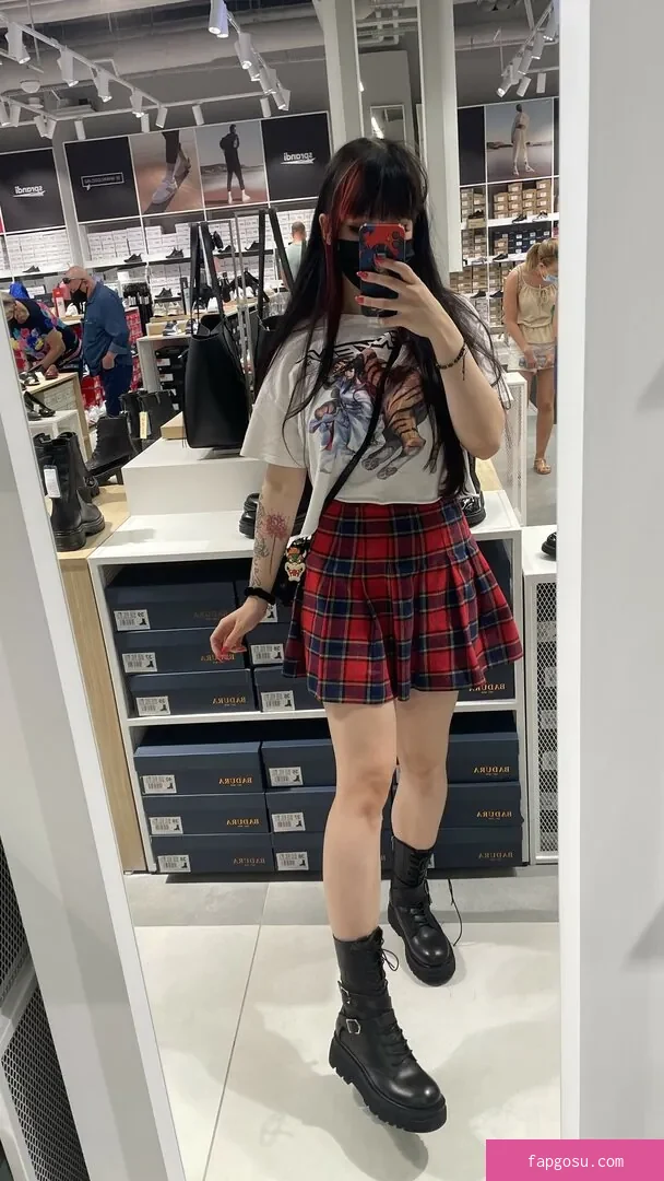 Shini Waifu