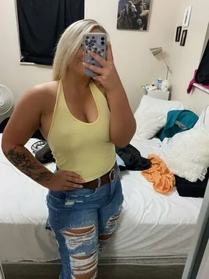 Themomkaylee content