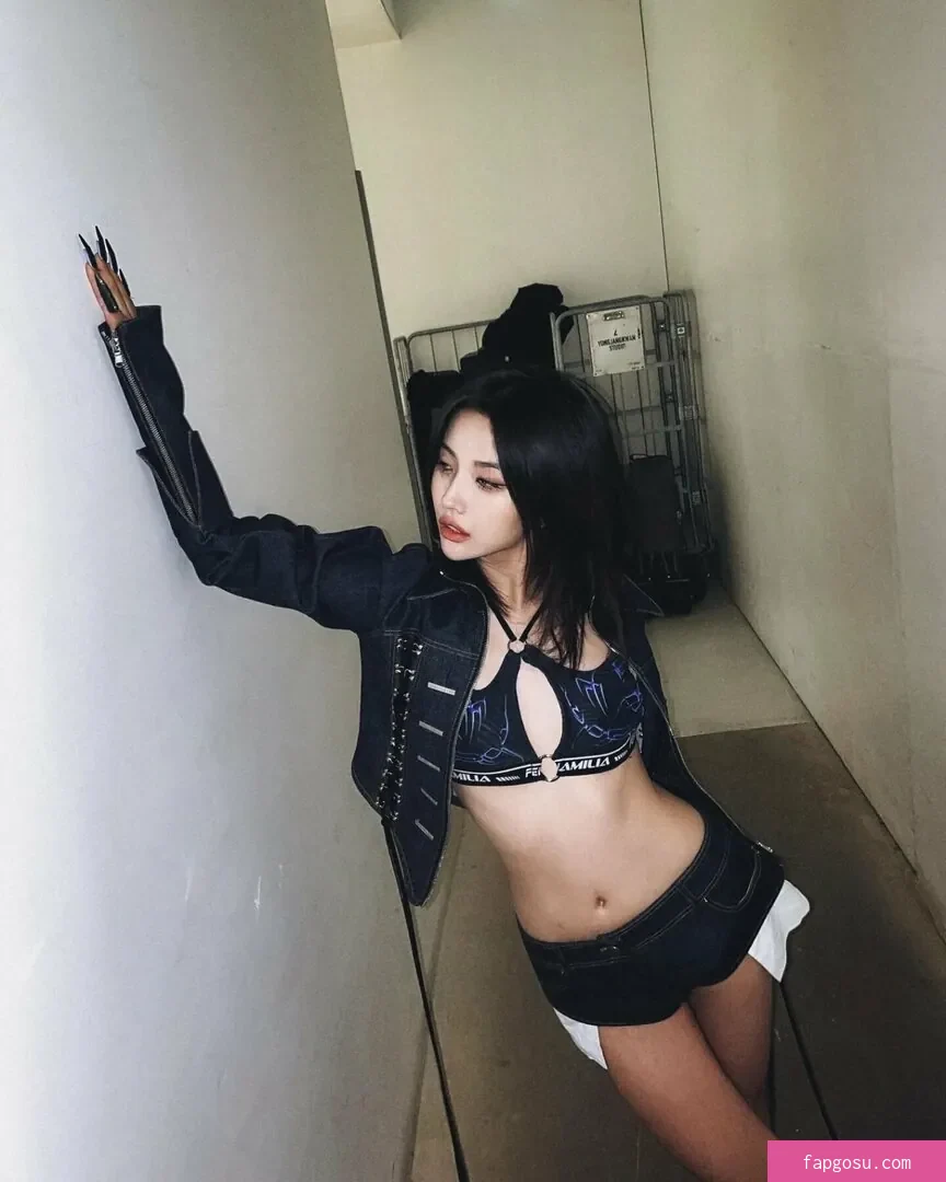 tiny.pretty.j