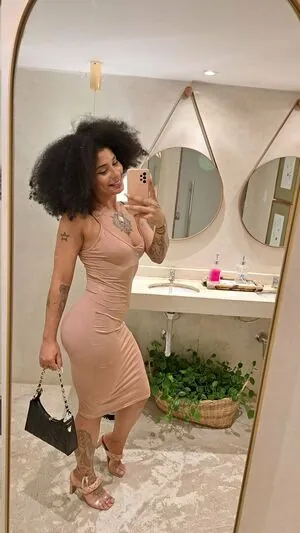 Taina Vieira content