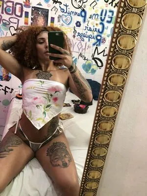 Taina Vieira content