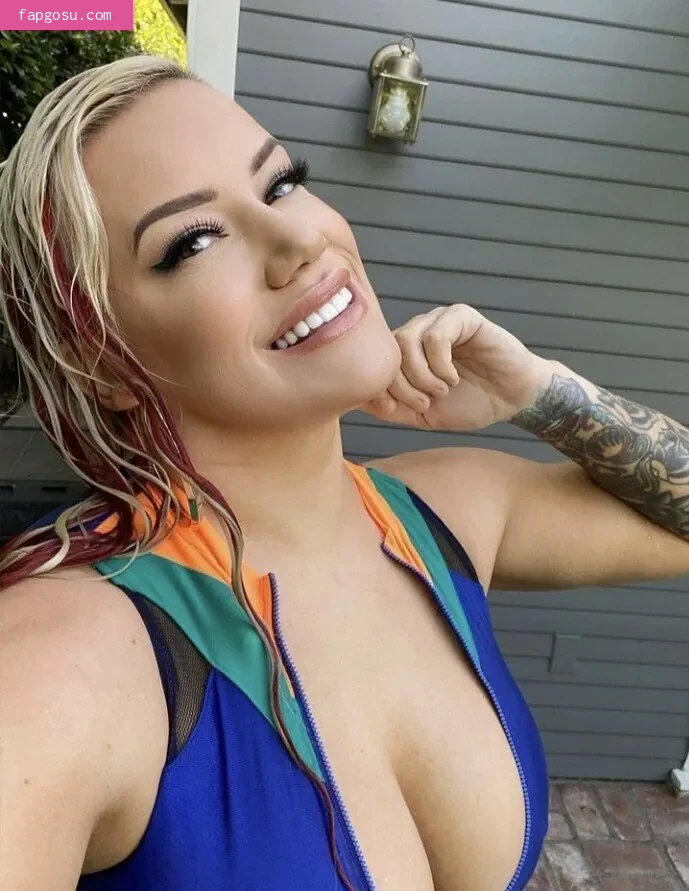 Taya Valkyrie
