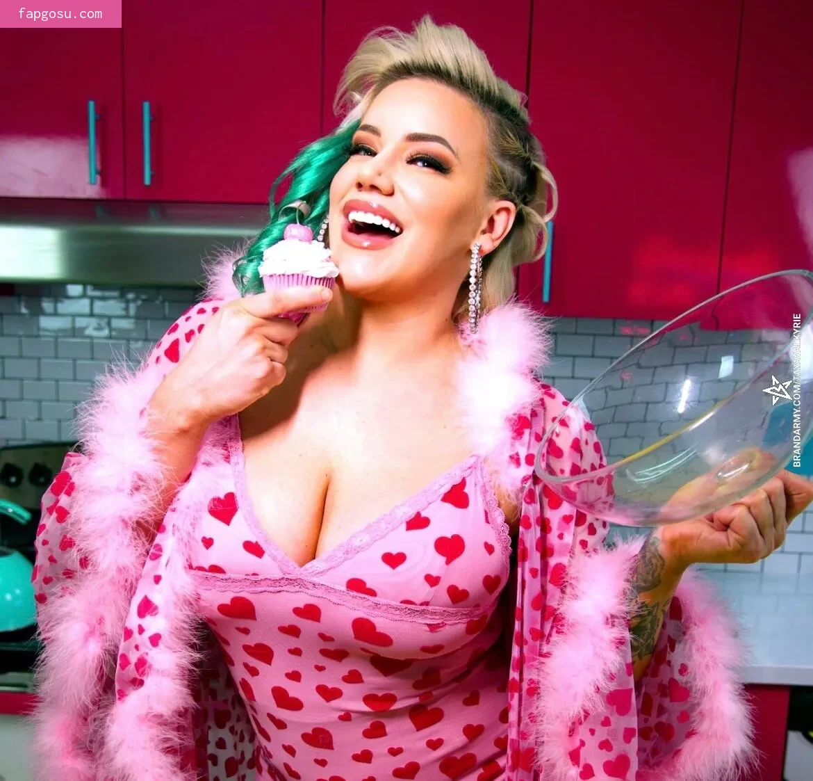 Taya Valkyrie