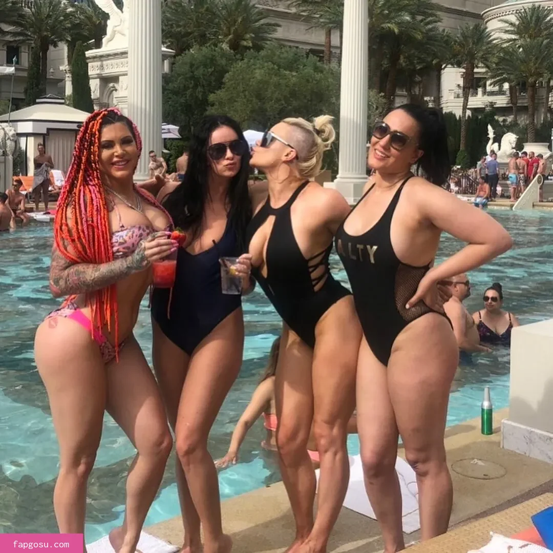 Taya Valkyrie