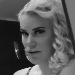Taya Valkyrie
