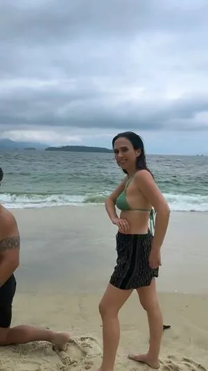 Tatá Werneck content