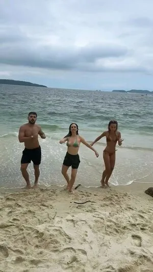 Tatá Werneck content