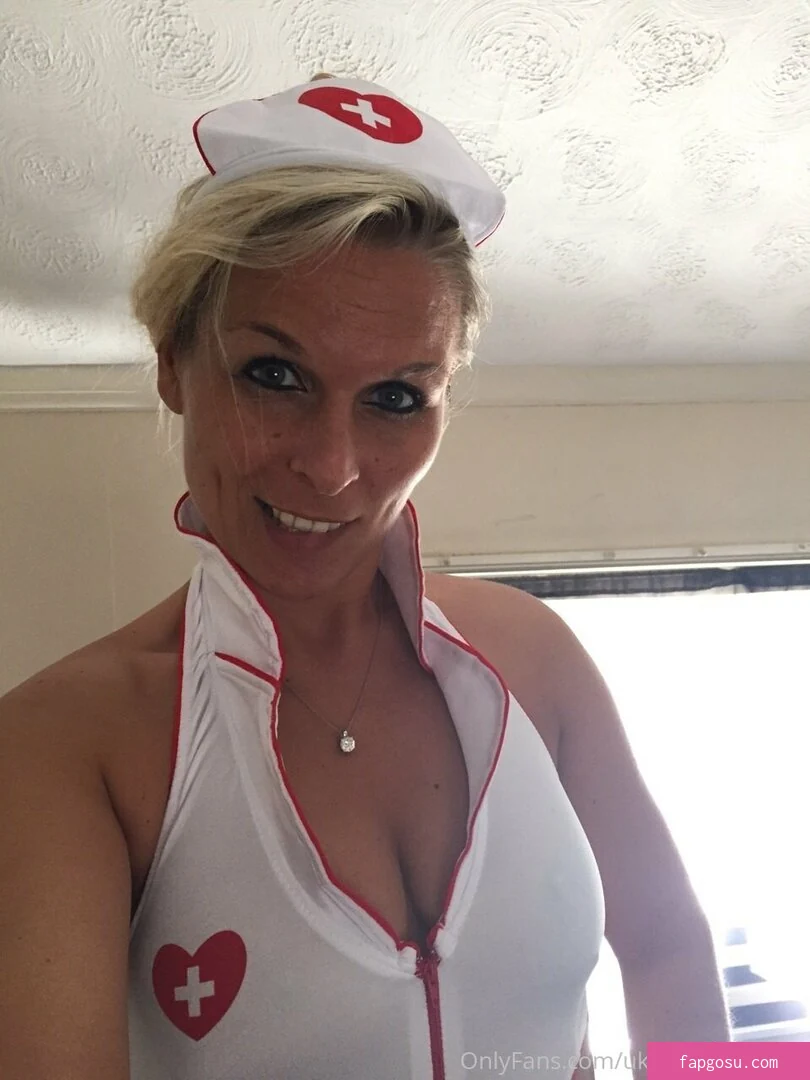 ukhotwifecouple