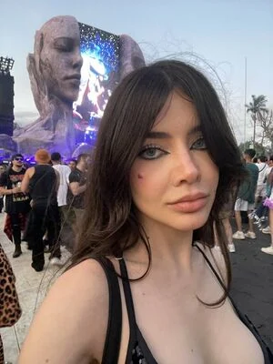 Vitória Castro content
