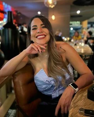 Vania Dominguez content
