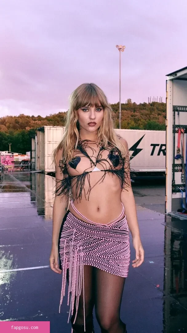Victoria De Angelis