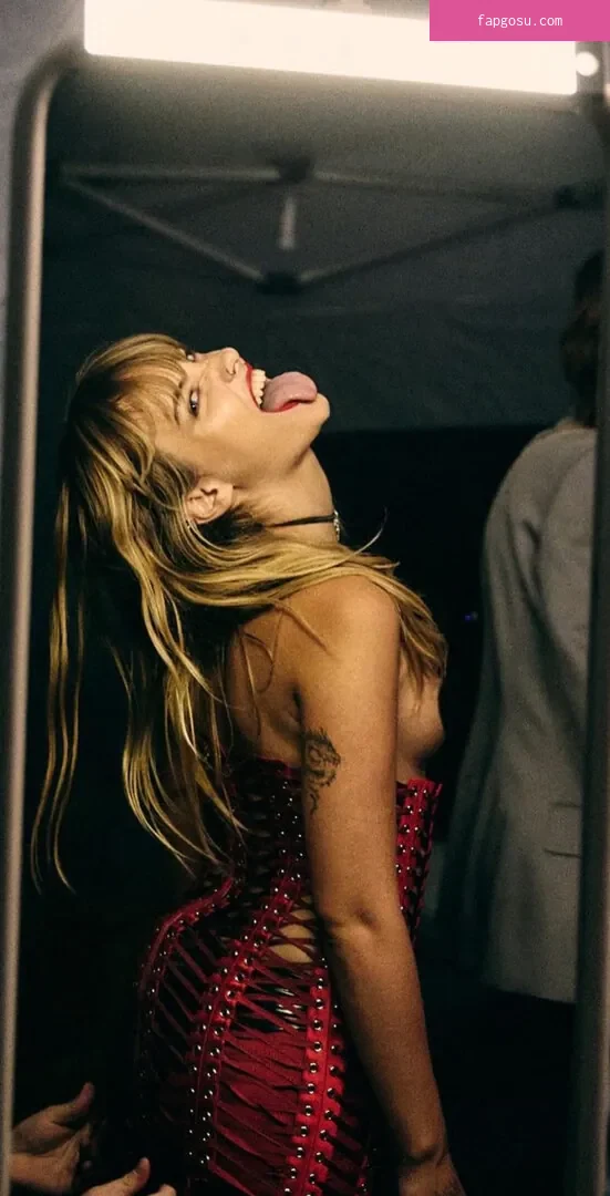 Victoria De Angelis