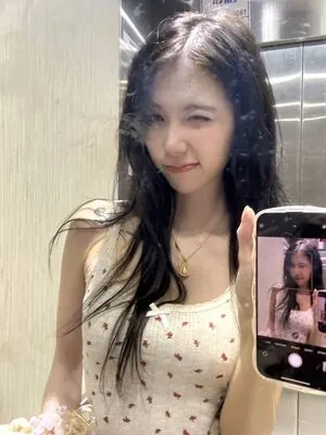 vellezy content
