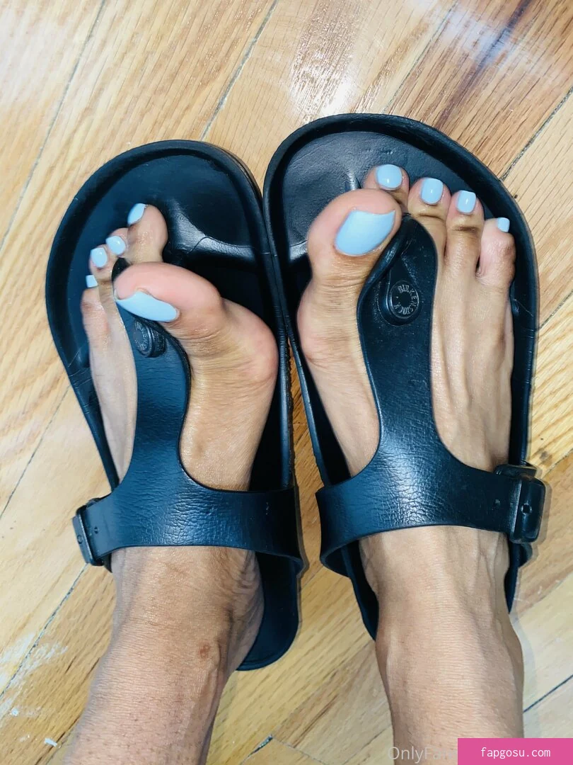 vee_feet