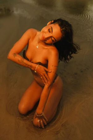 Vanessa Lopes content