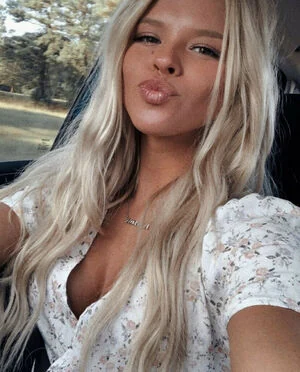 Victoria Lo content