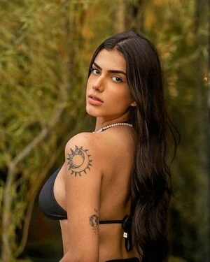 Victtoria Medeiros content