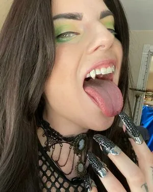 Vicki Psythe Moore content