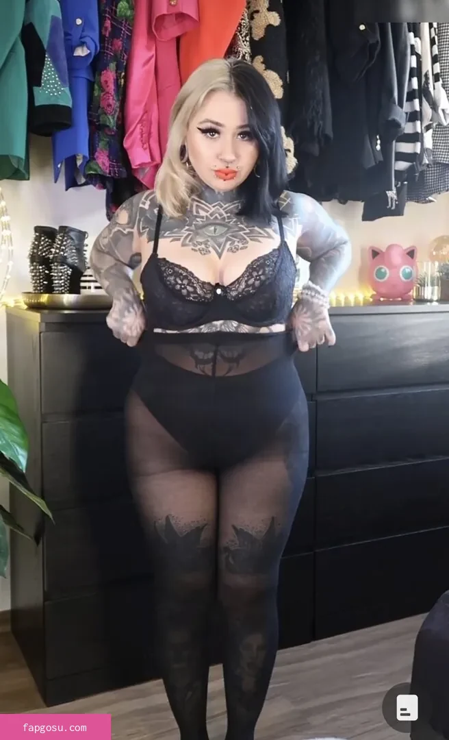 Verena Venus - Photo #2