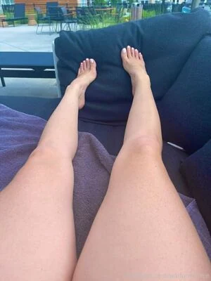 waifufeetmilkpaid content