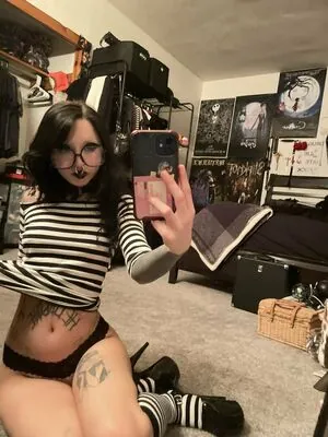 Wuvmia content