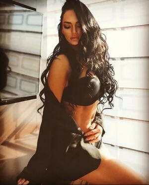 Xhulja content