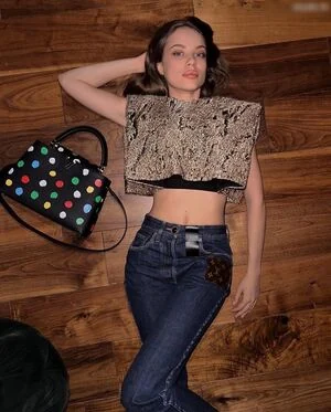 Xenia Tchoumitcheva content