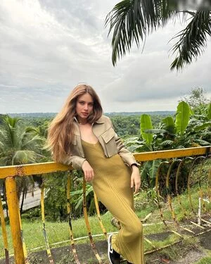 Xenia Tchoumitcheva content