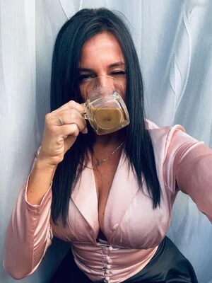 Ywett_Doll content