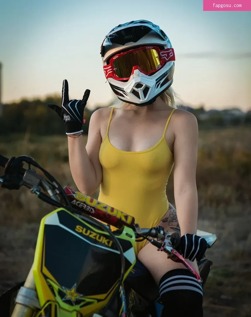 Yuliya Fox