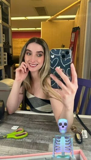 Yanellis Linares content