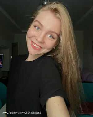 yourlovelyjulia content