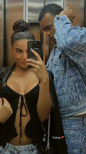 Zoe Bayona content