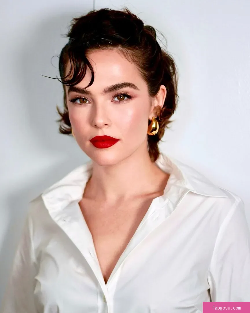 Zoey Deutch