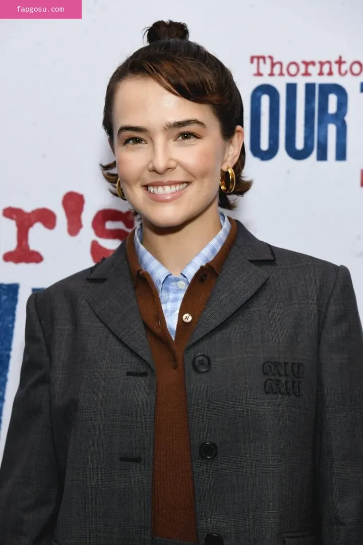 Zoey Deutch