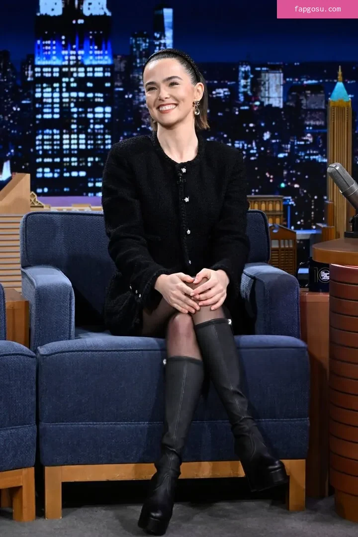 Zoey Deutch