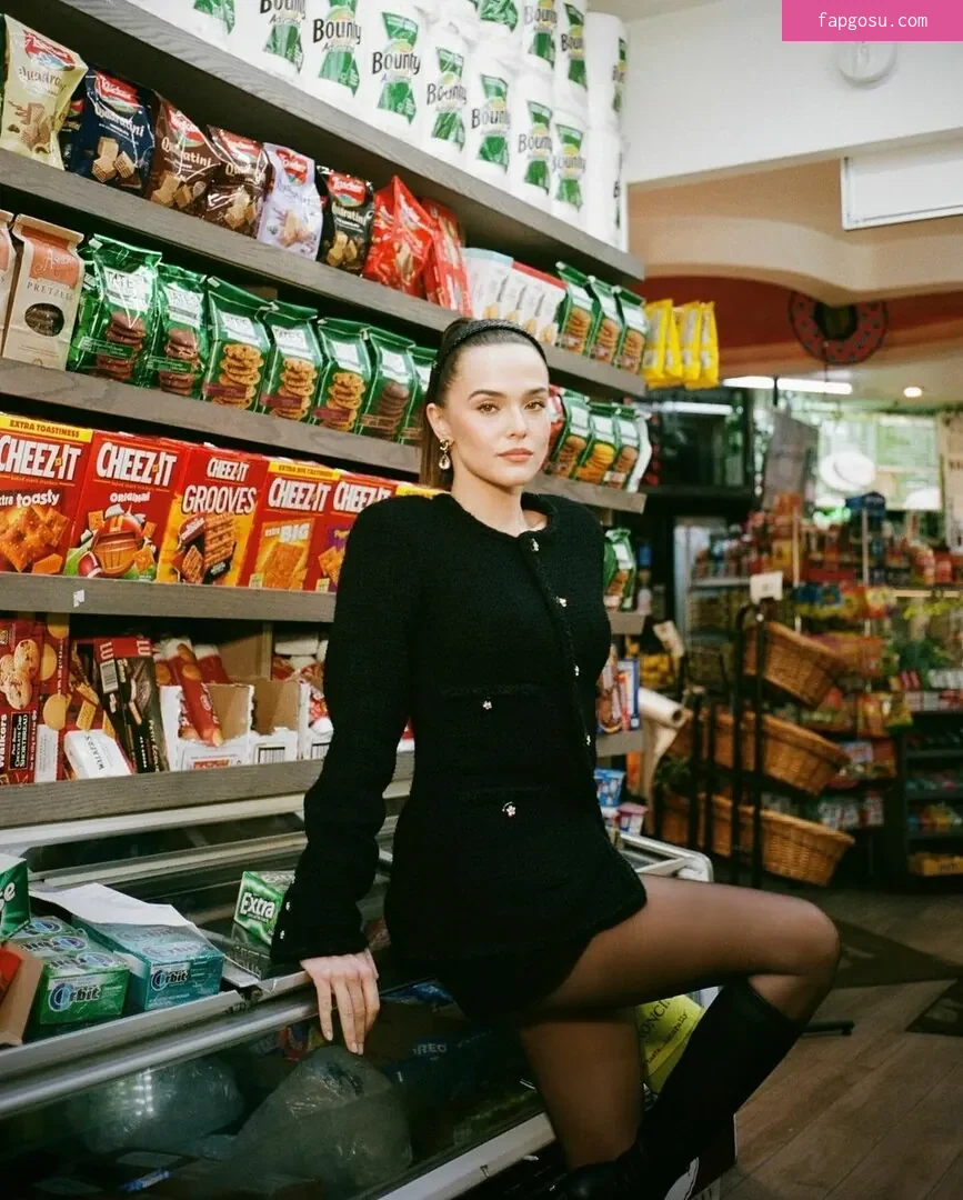 Zoey Deutch