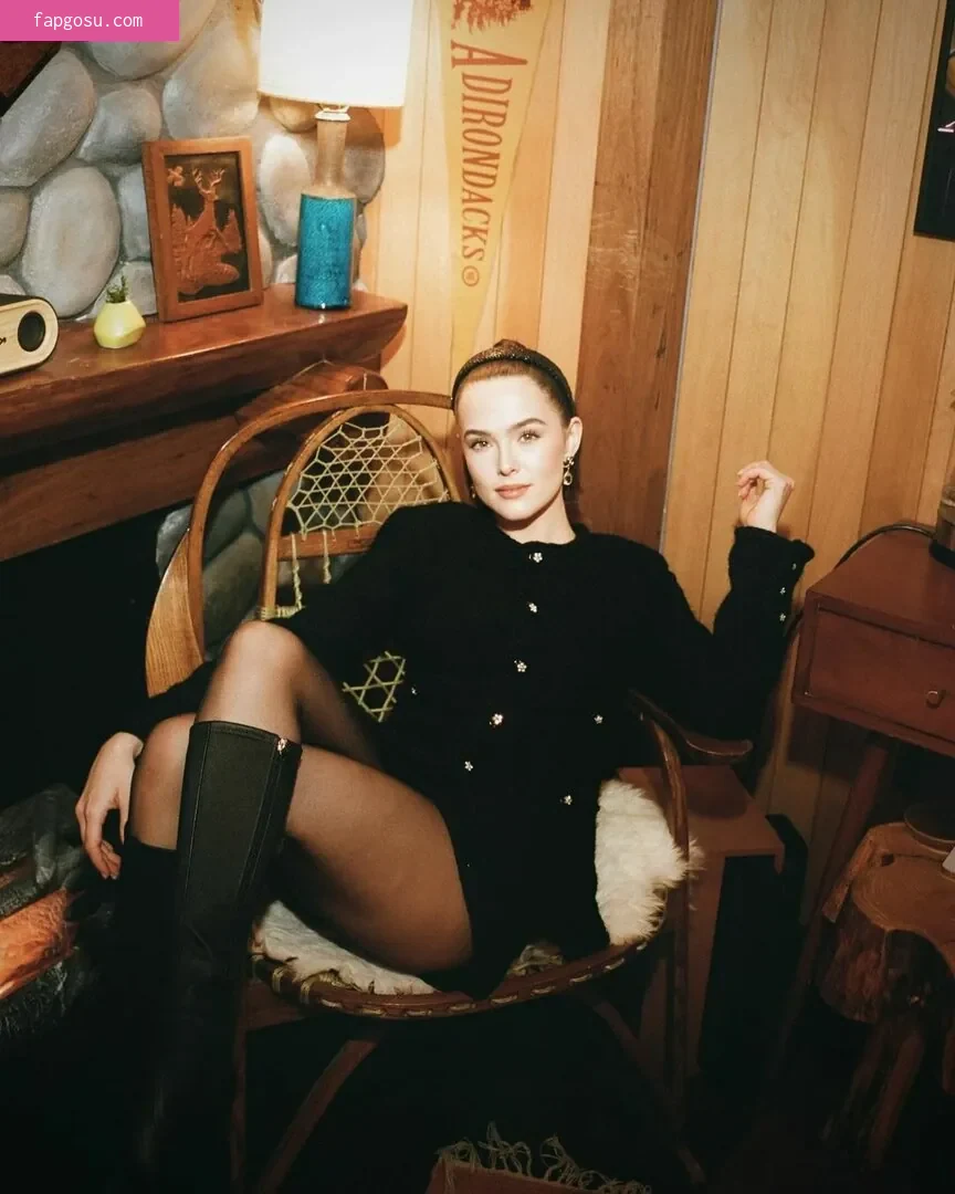 Zoey Deutch
