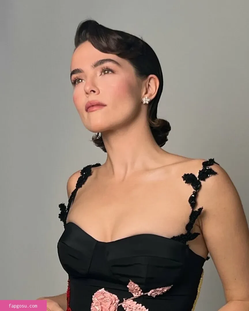 Zoey Deutch