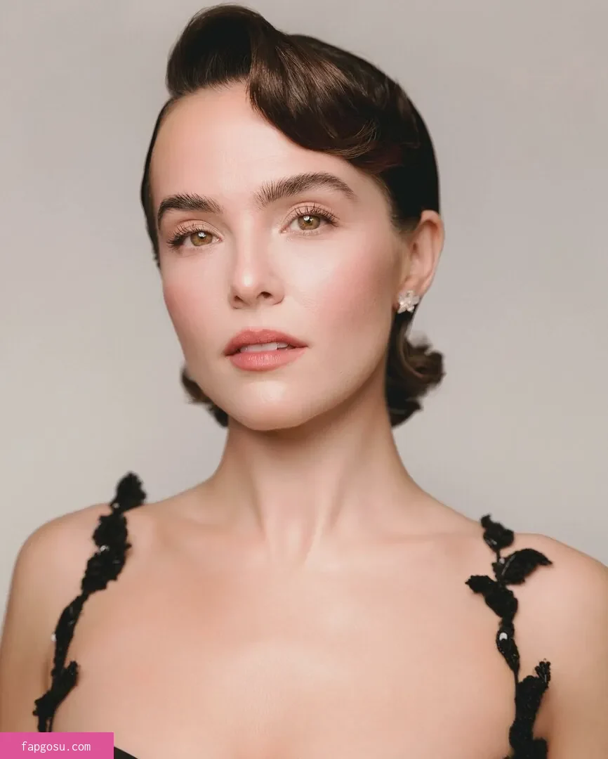 Zoey Deutch